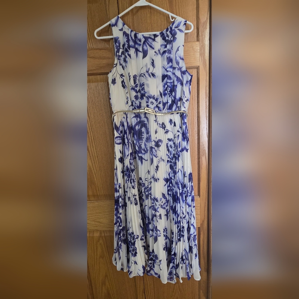 Elija J Floral Blue and White Pleated Dress Tea Length - Picture 4 of 5